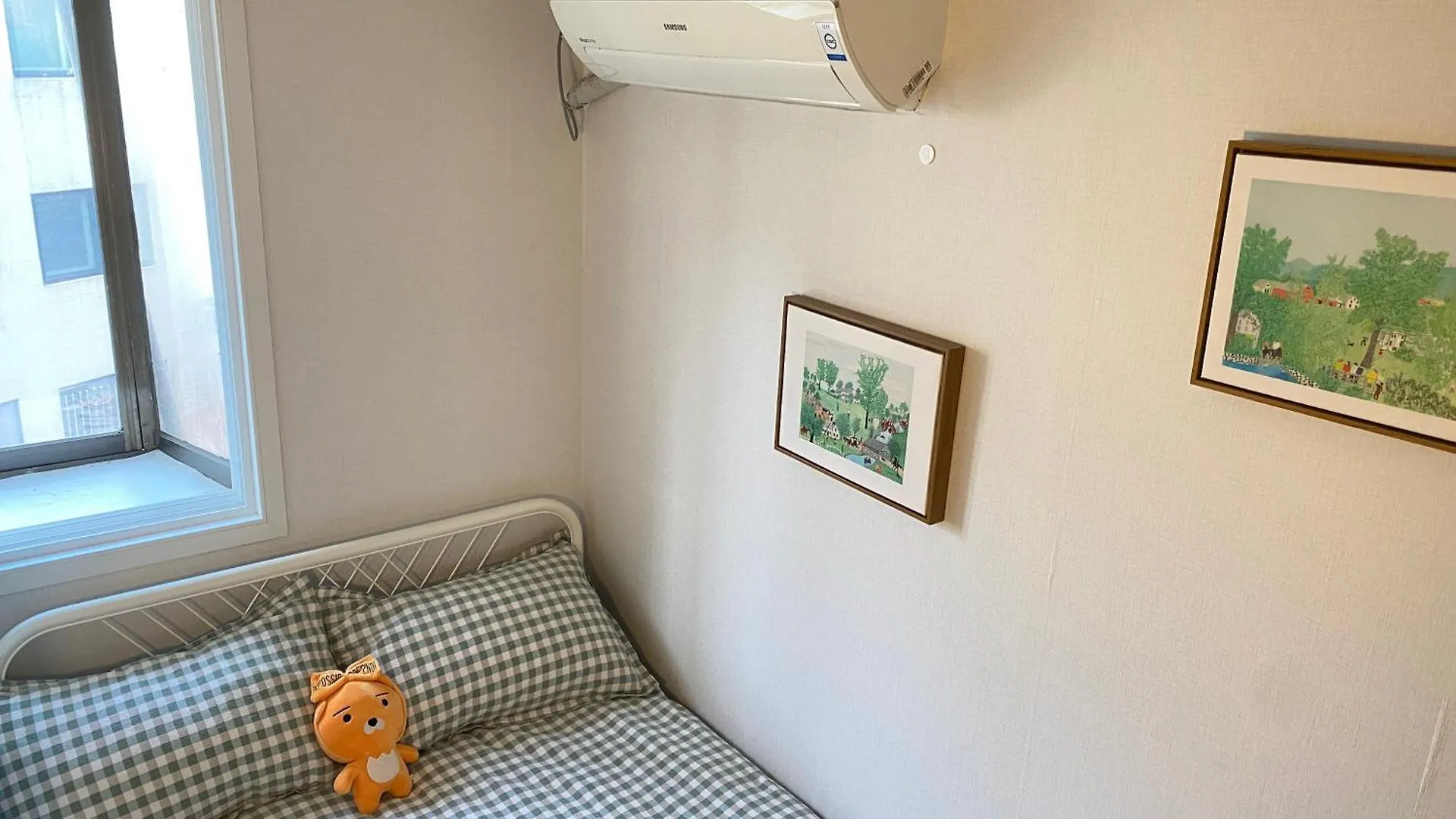 Magic Room Hongdae Guesthouse Seoul South Korea