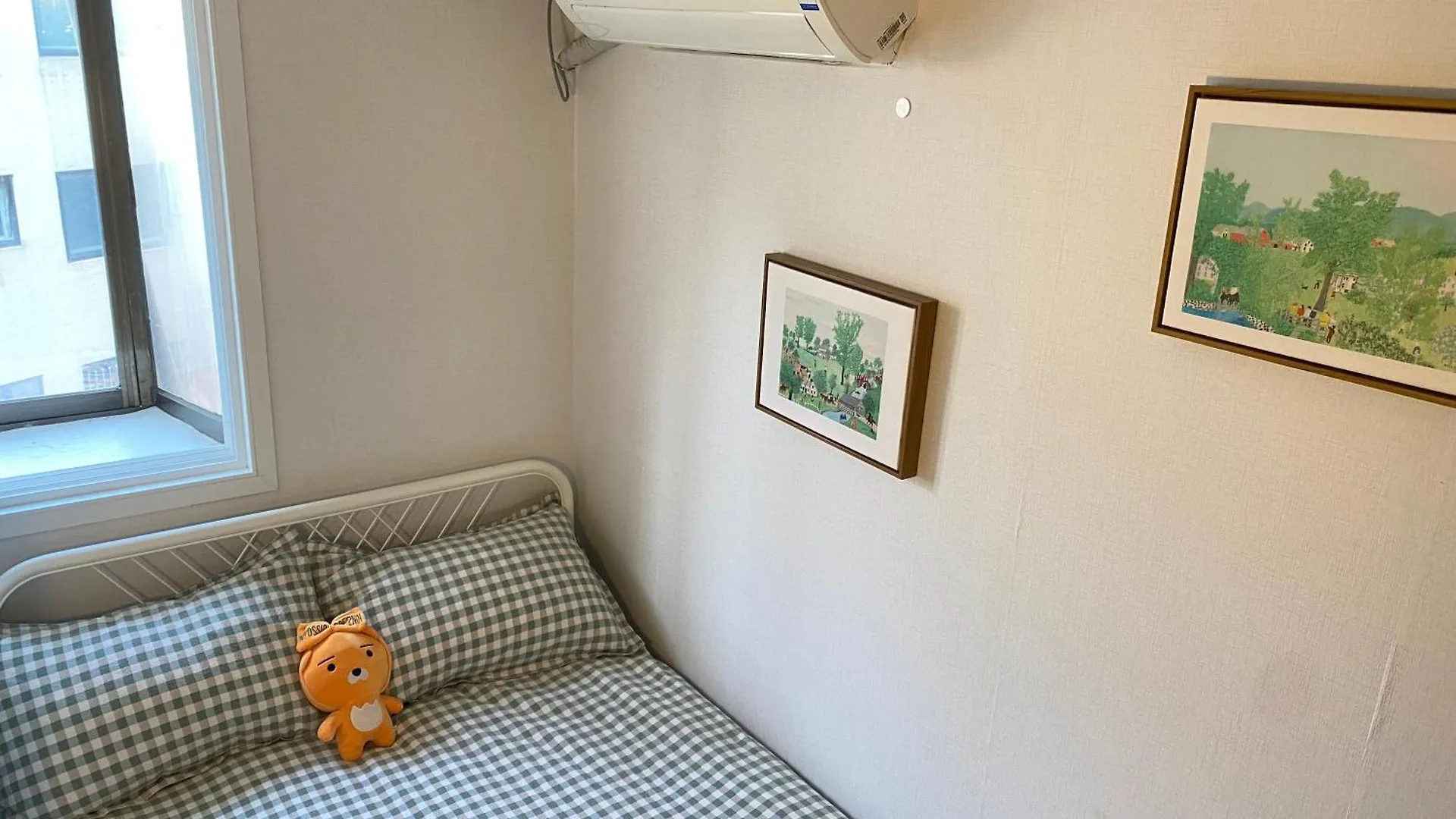 Magic Room Hongdae Guesthouse Seoul